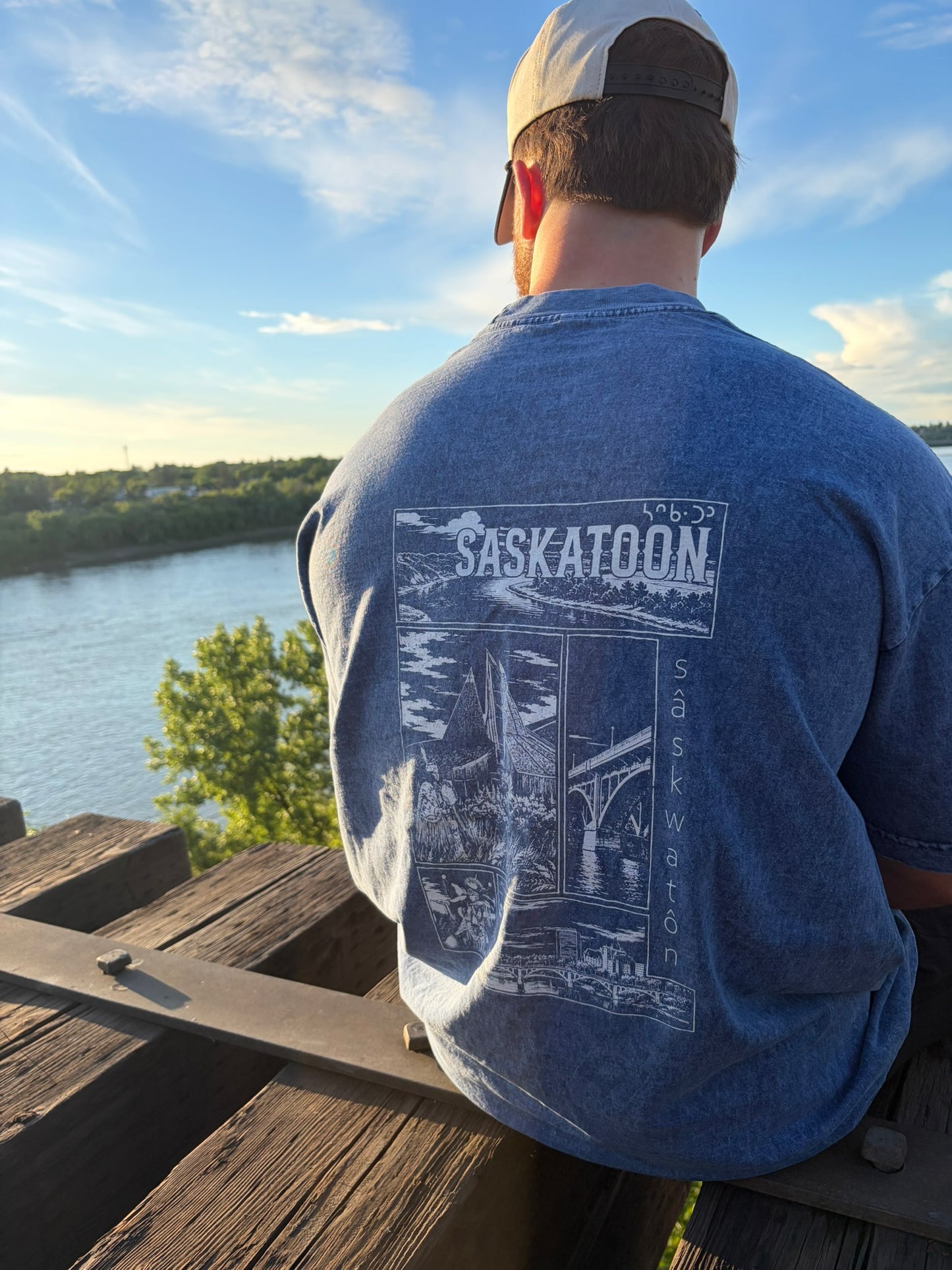 Blue sâskwatôn T-Shirt