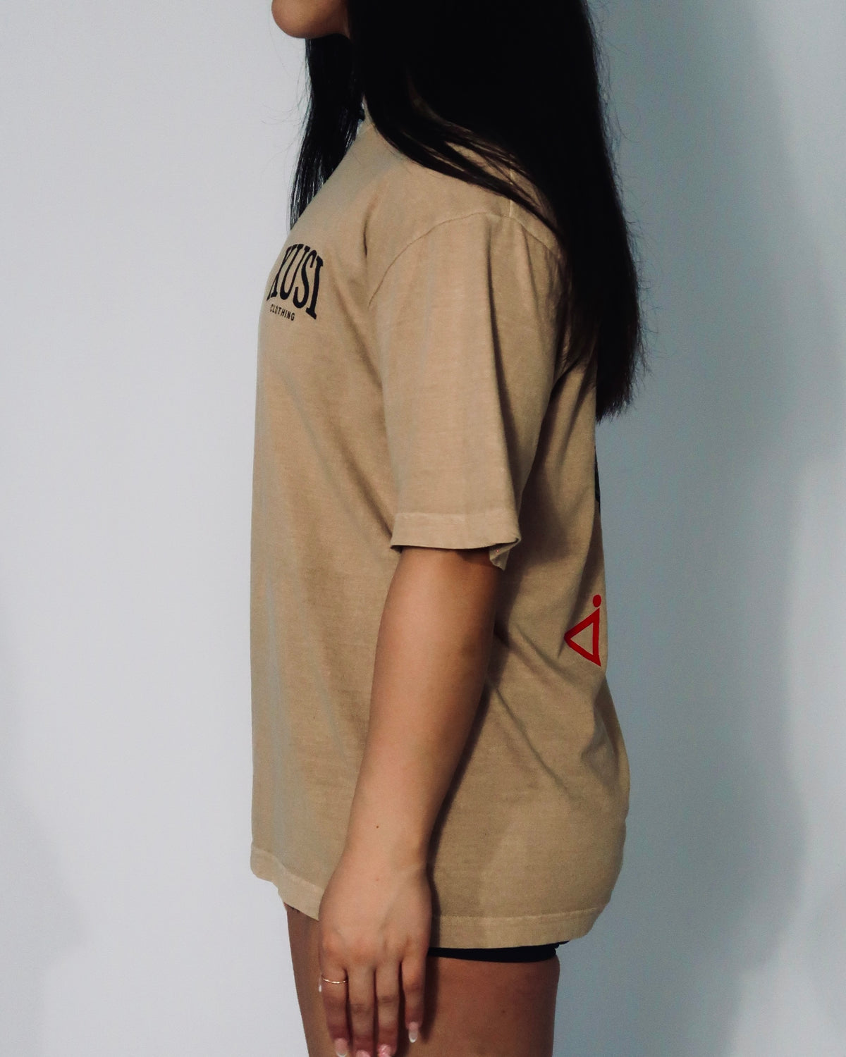 Ākameyimo T-Shirt, photo 5 – Indigenous-owned t-shirt by XUSI, Saskatoon